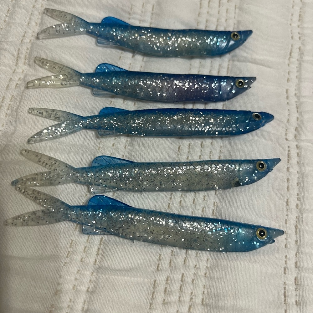 - pack of 25 fishing lures